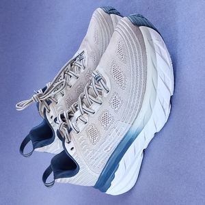 HOKA ONE ONE W Bondi 6 Athletic Shoe